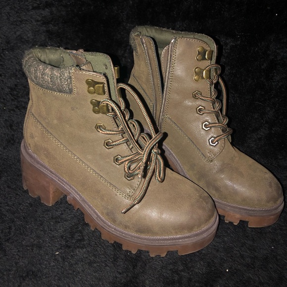 Universal Thread Shoes - Olive green hiking boots